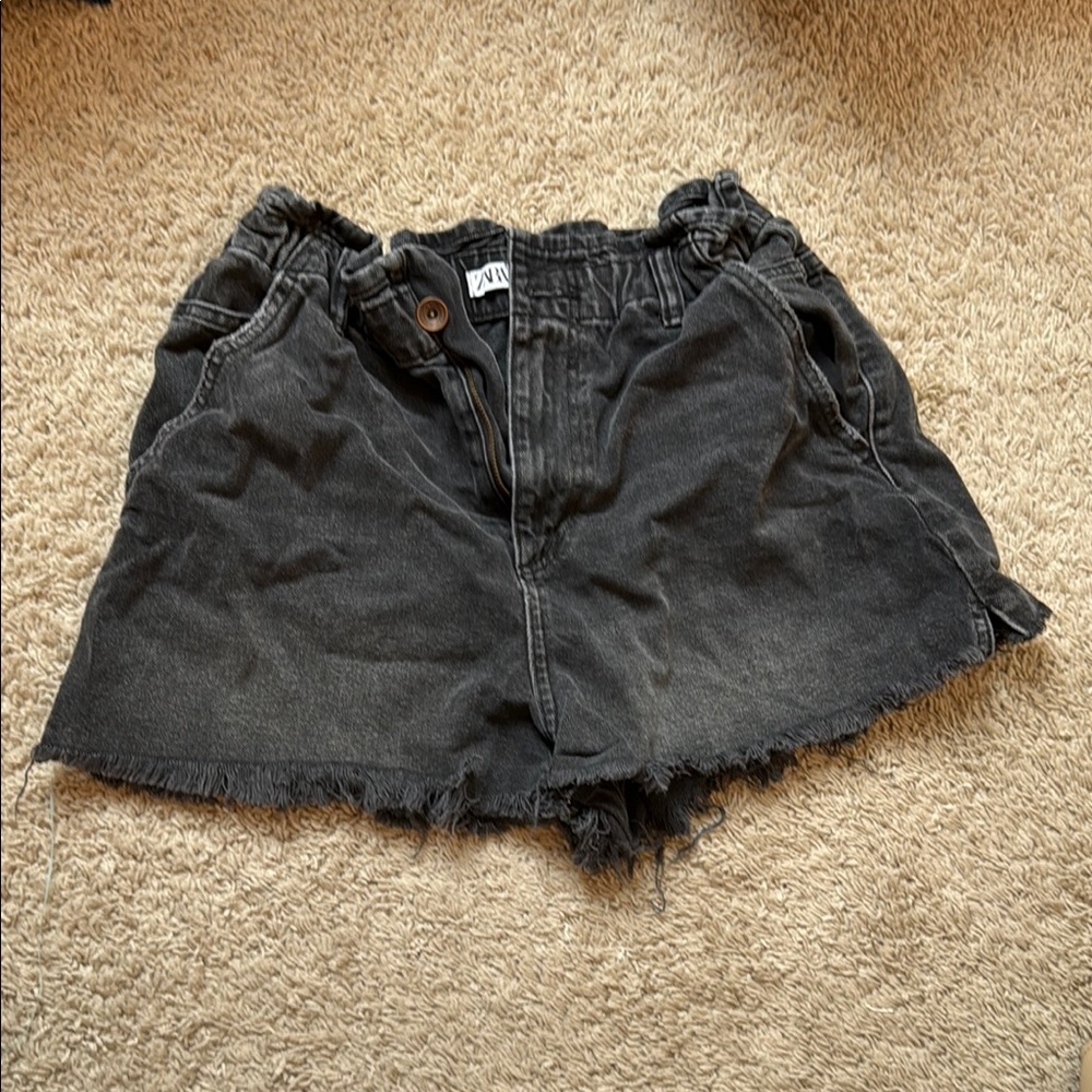 Zara Loose fit Black Jean Shorts with Distressed Frayed Hem